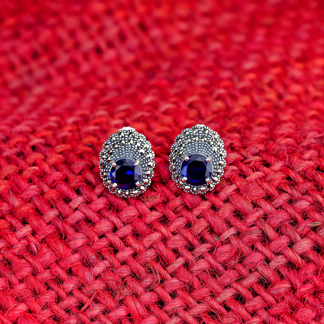 Royal Midnight Oval Studs