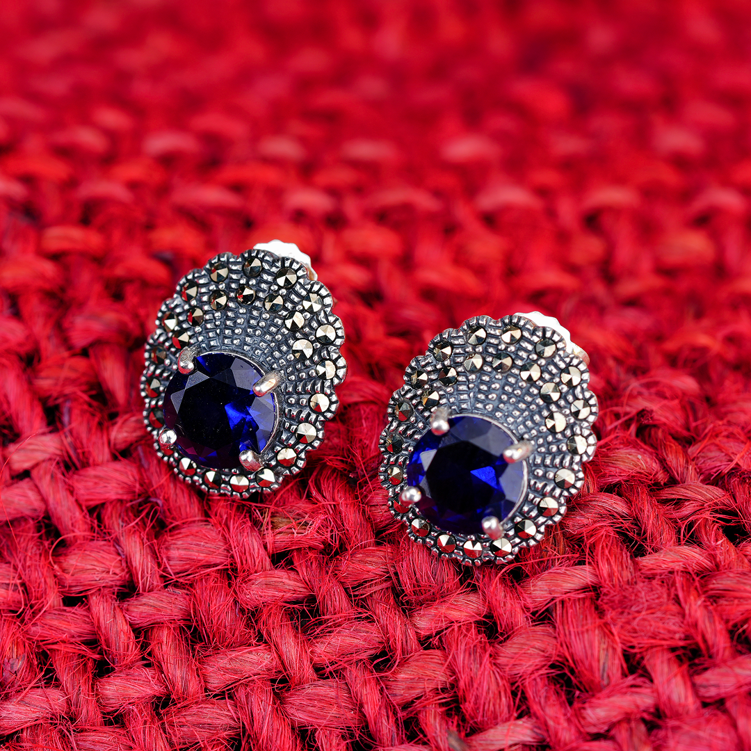 Royal Midnight Oval Studs