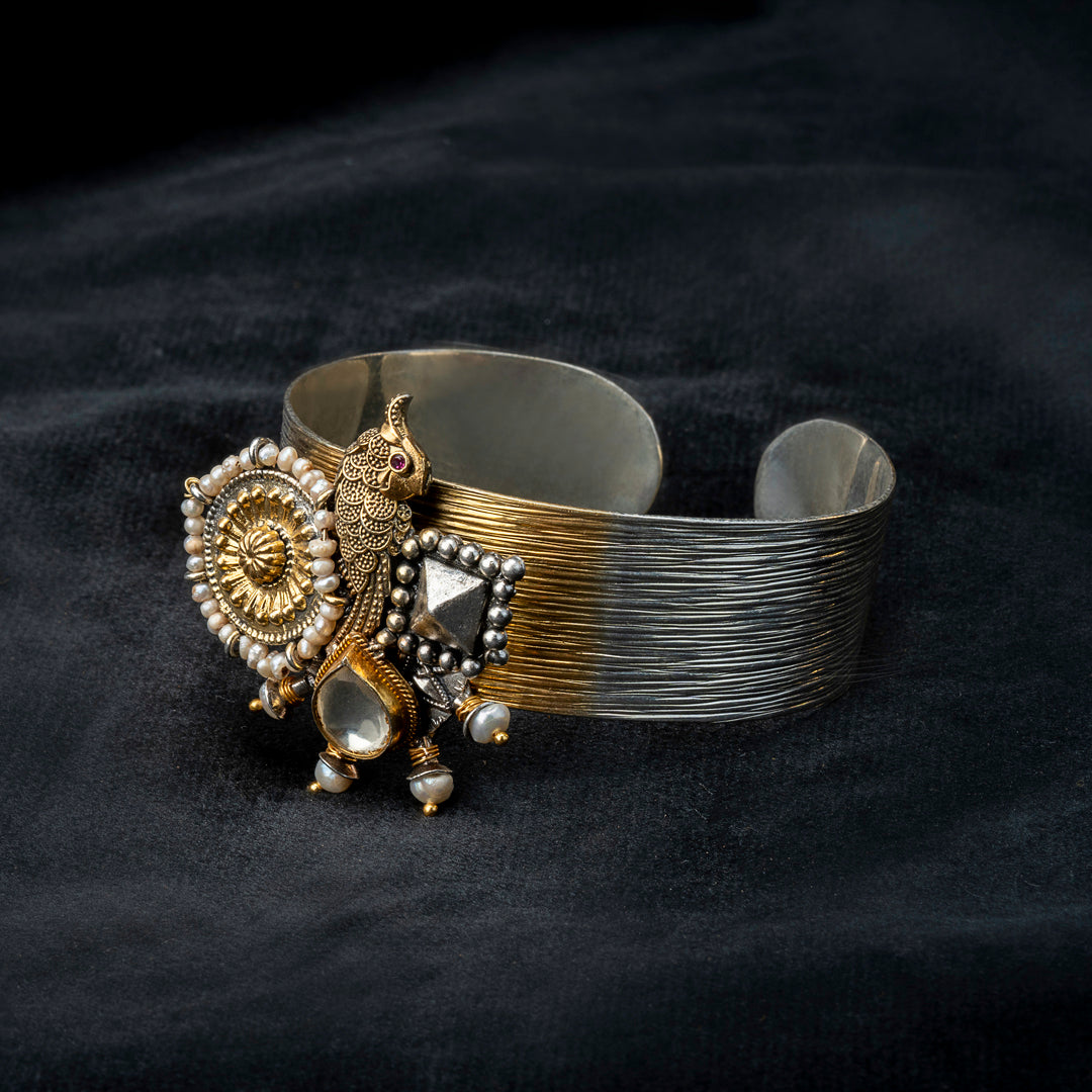 Art of Style with a Pearl Taaj